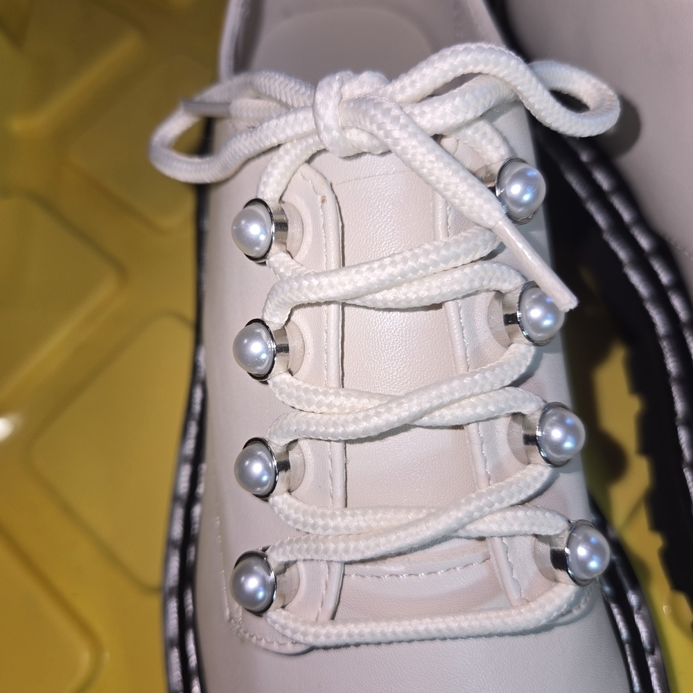 Elegant Cream Women's Loafers with Silver Accents - Picture 2 of 9